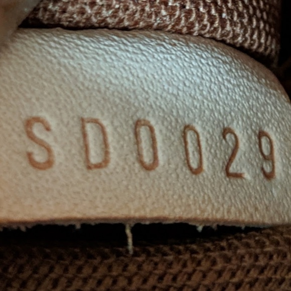 Authentic Louis Vuitton Tivoli GM - Picture 7 of 7